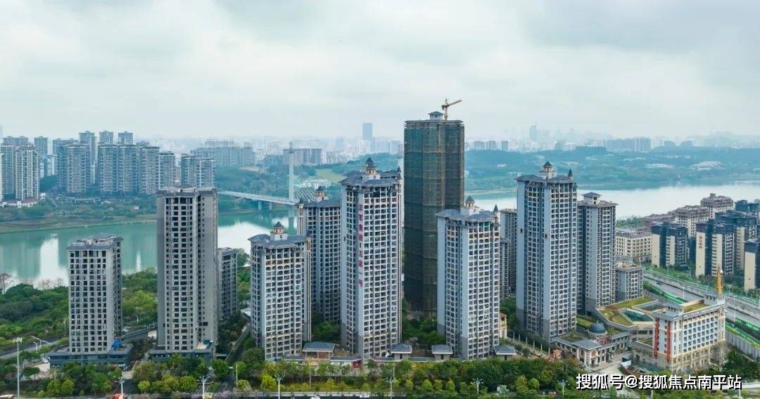 项目北御邕江河畔,南靠五象岭,北朝青秀山,尽收滨江公园及五象岭森林