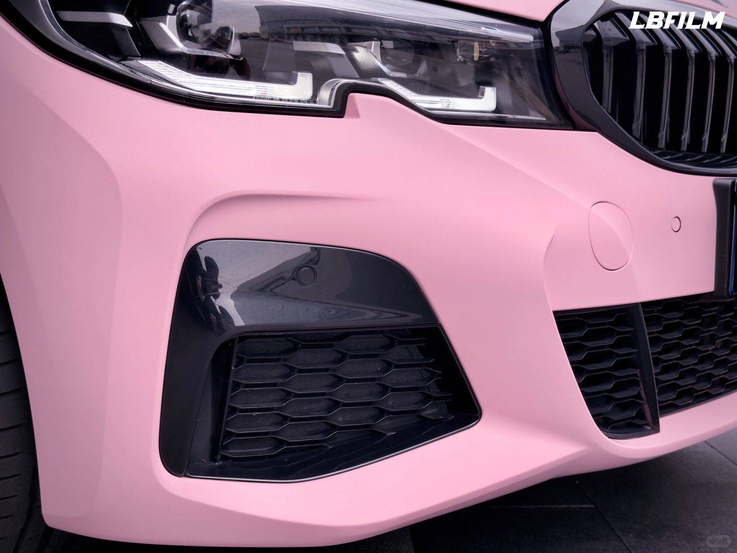 图片来源@lbfilm汽车膜颜色lb消光康乃馨粉95爱不释