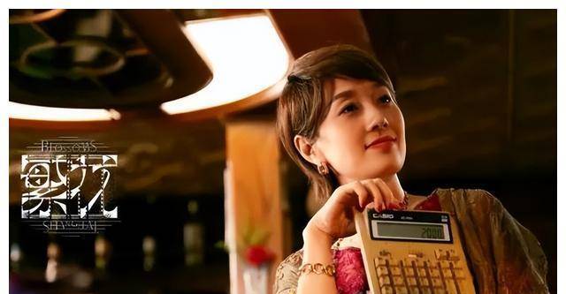 马伊琍和文章结婚前已经拿过不少奖项,但婚后她却把重心放在了文章的