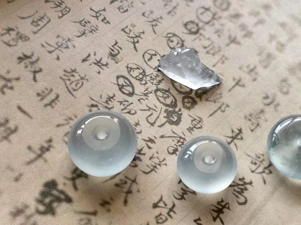 为啥茅台酒瓶口有两颗"玻璃珠",到底有何妙用?答案在这里!