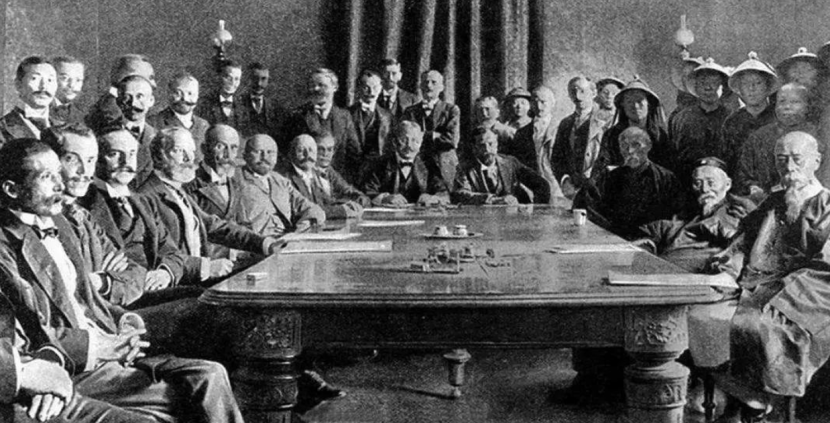 可以从两个方面来看,一是中西方的文化差异和外交冲突,二是鸦片贸易的