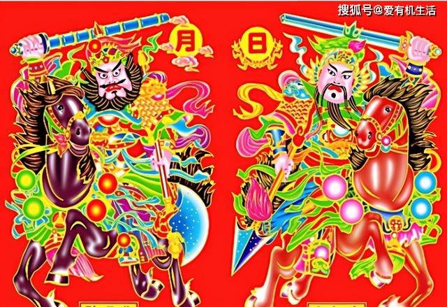 其实贴了门神还能贴对联,不过现代一般都是选择一种贴,除非你家的门够