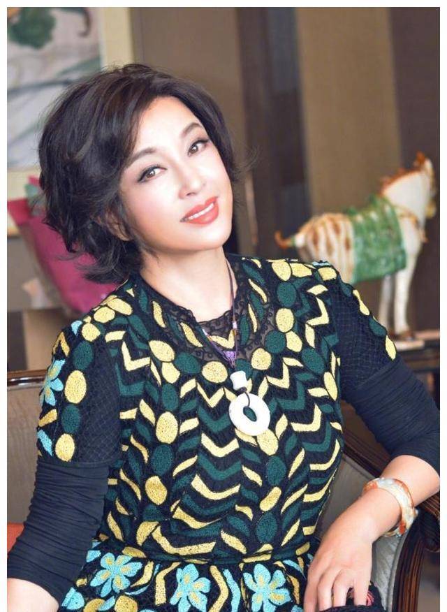 刘晓庆71岁被证实走上不归路!不老女神的命运如何?_直播_卖字_艺术