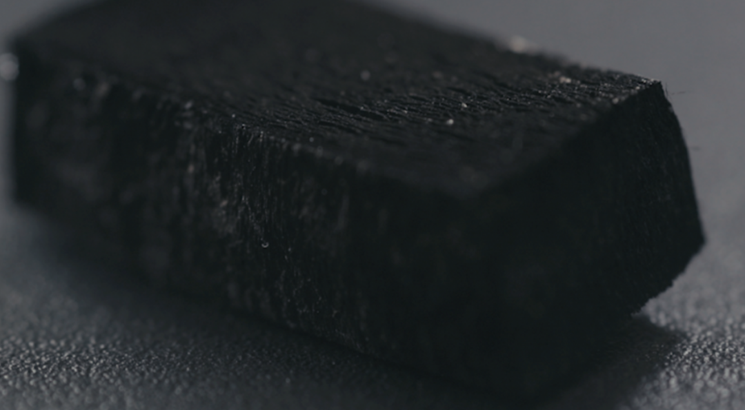 科学家造出超级黑木材 将木材细胞壁尺寸从微米级变为纳米级