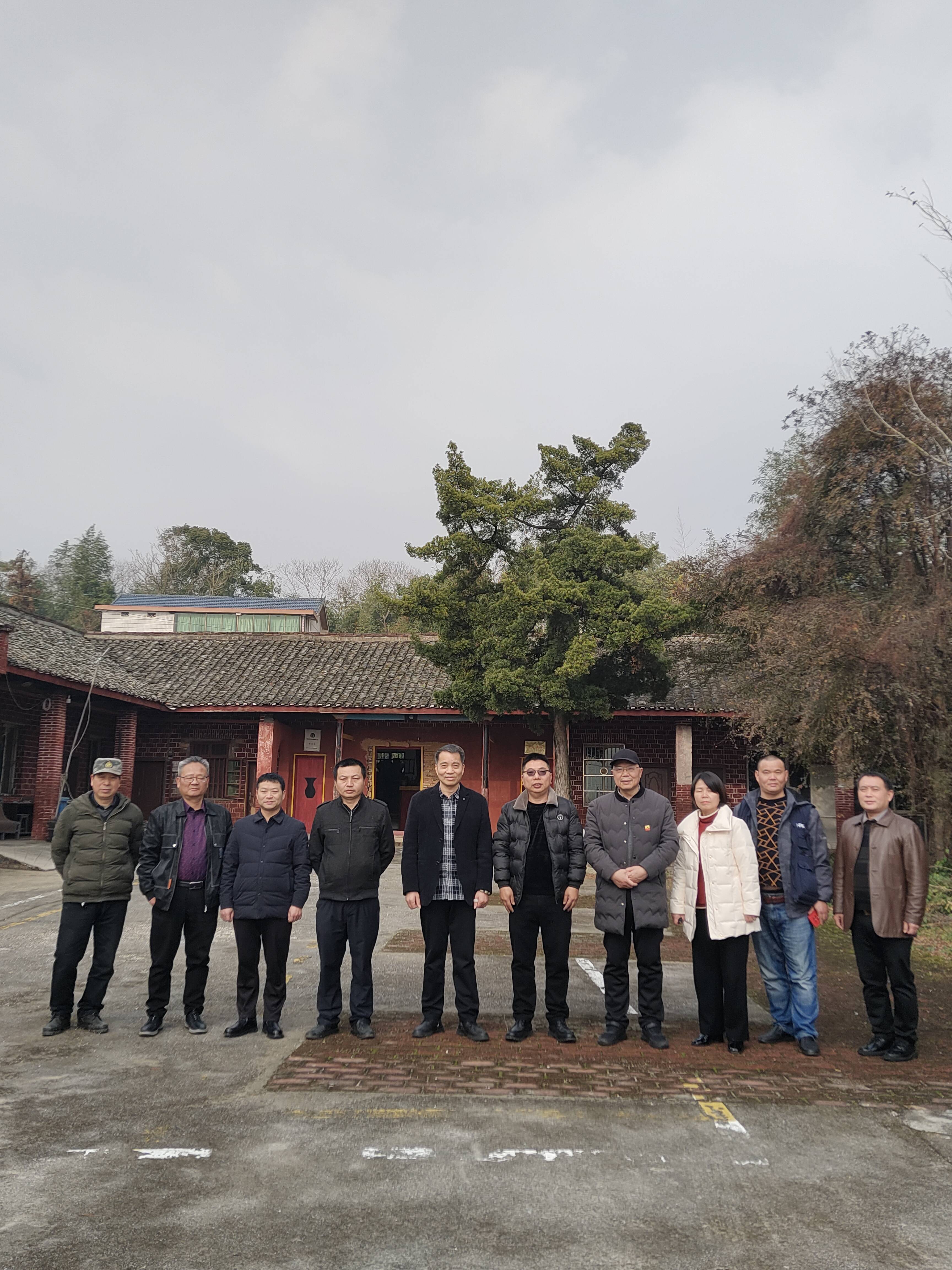 一行首站来到冠南堂全称为王冠南祠堂位于新中湾村槐树组系湘潭