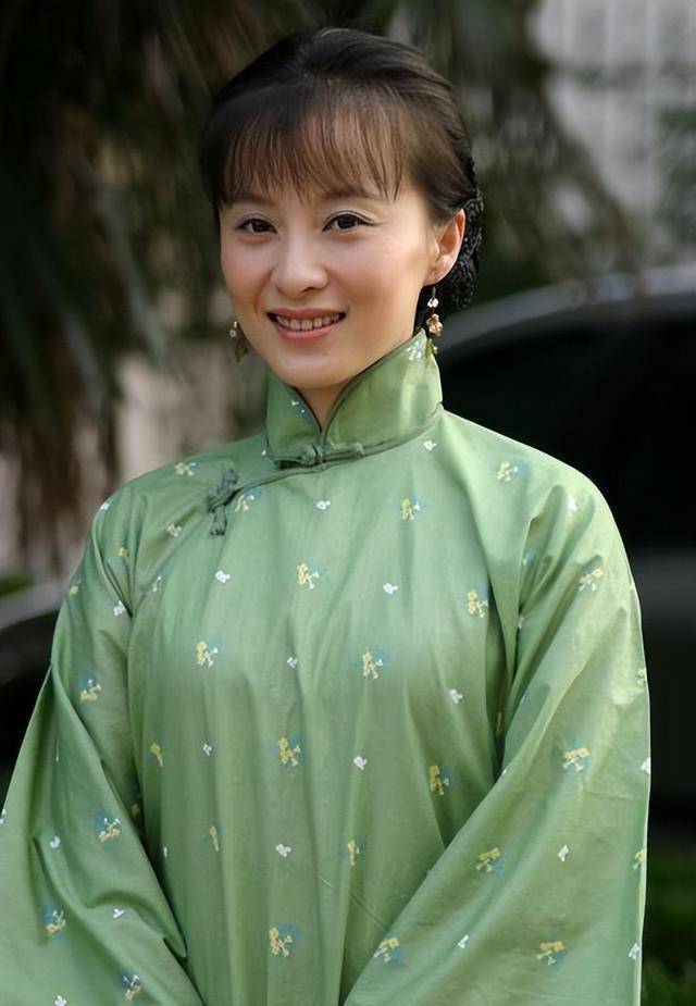 可云徐露:娇生惯养却不骄横,嫁大7岁丑导,如今女儿是她的骄傲_徐璐