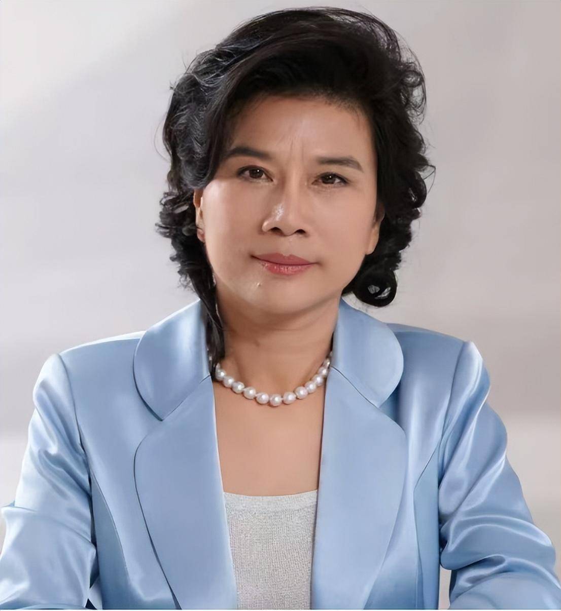 霸气,董明珠宣布格力多发2亿年终奖,要让员工有尊严地工作_企业_公司