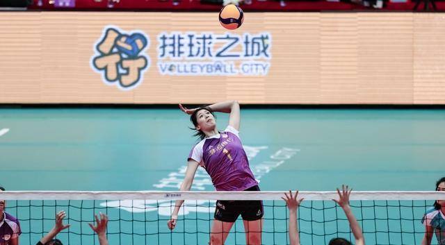 李盈莹砍下24分，帮助天津女排3-0战胜上海