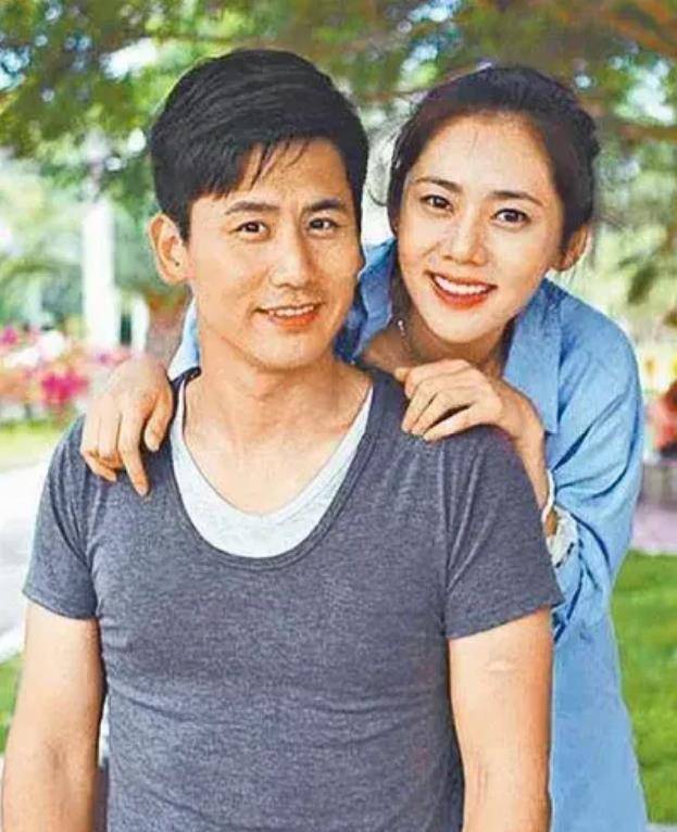 秋瓷炫两地分居时间长达一年半,在这期间,于晓光有一次半夜前往酒吧