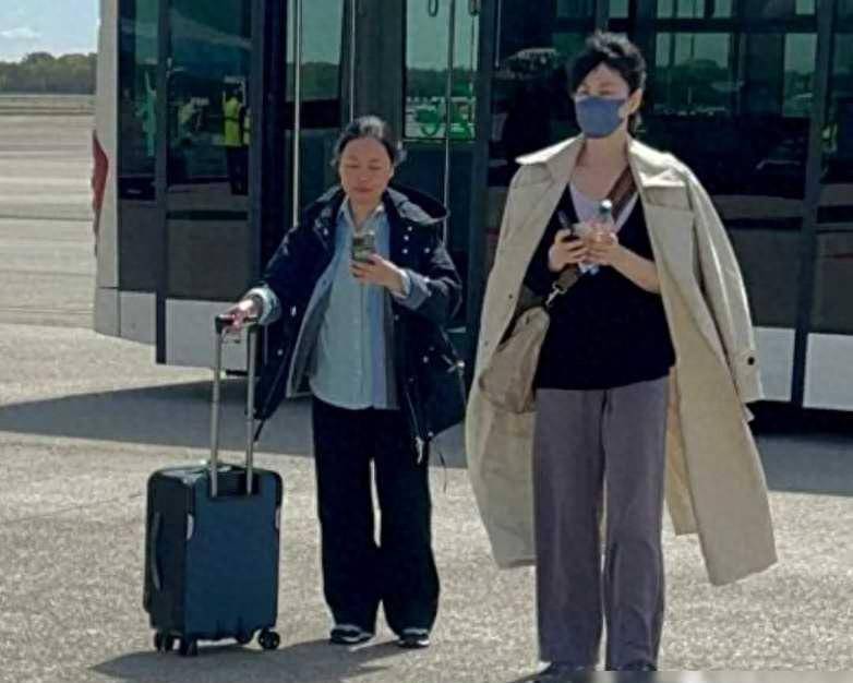 54岁王菲为谢霆锋怀孕了?