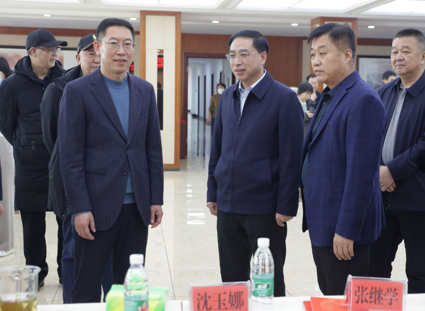 绿园区委副书记曲官东,区委常委,宣传部部长杨金玉参加活动.