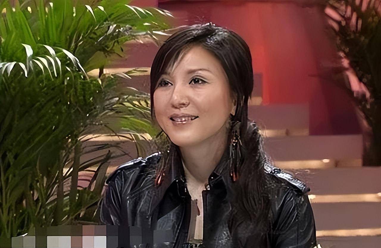 她曾红过毛阿敏,却因放鸽子被春晚禁之门外,如今54岁依然美丽_林萍