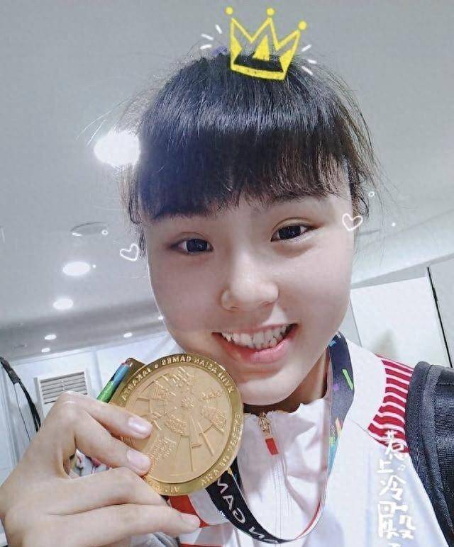 近日,中國女籃中鋒李月汝之妹李玉倩(14歲)在國內青少年聯賽中大展