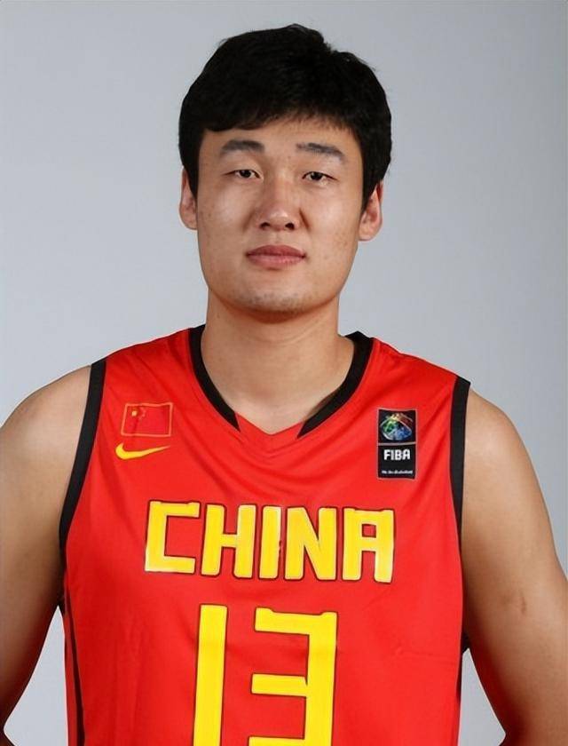 "cba指环王"苏伟:正式退役后当老板,如今家庭美满儿女双全_篮球_生活