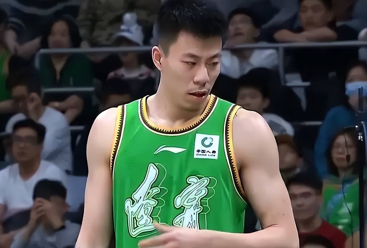张镇麟生气暴走,郭艾伦跳舞被批乐不思蜀_比赛_辽宁队_上海
