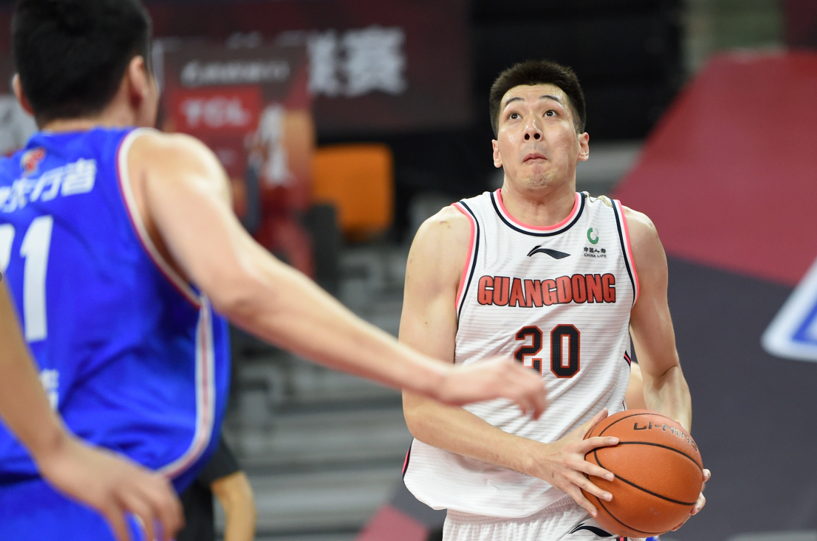 詹姆斯63分21篮板!天津客场再胜广东_防守_周琦_命中