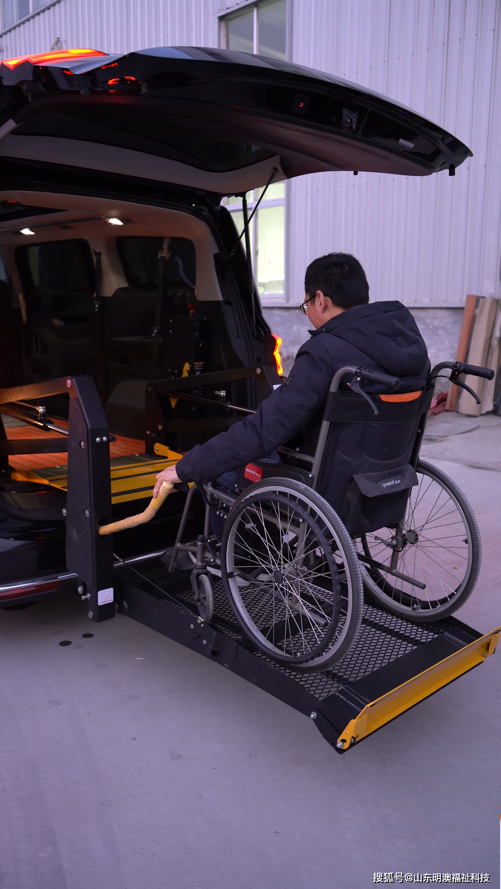 [大通g20改装] 残疾人自己开车只需要用到这两种东西!