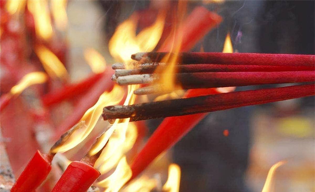 烧香祭拜应该烧几根?