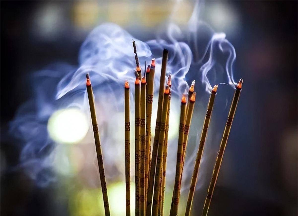 烧香祭拜应该烧几根?