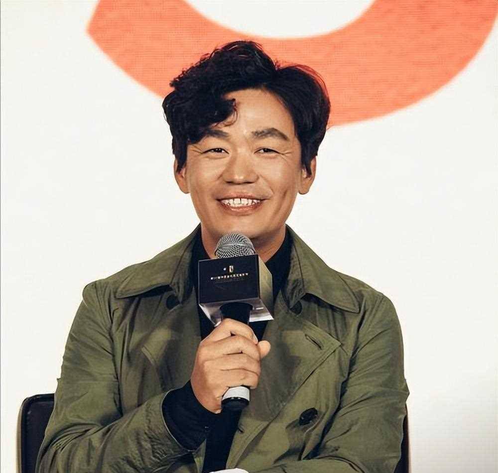 他是exo的成员之一,但他不仅仅在音乐领域有着出色的表现.