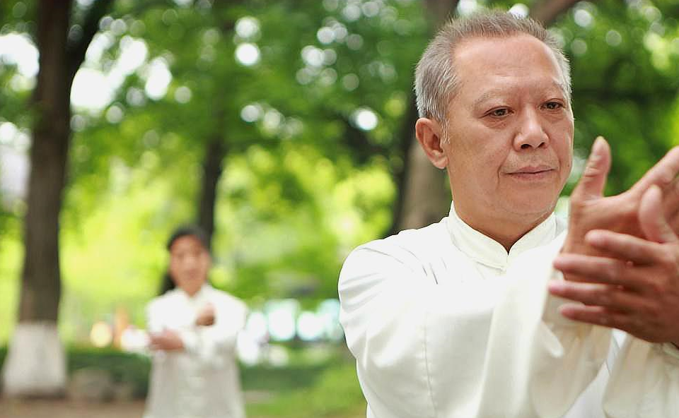 中醫運動養生,氣功,太極拳,易筋經,拉筋方法,經絡拍打