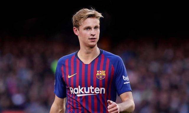 德容:国家队幸福的队长和巴萨苦恼的梅西_哈维_中场_位置