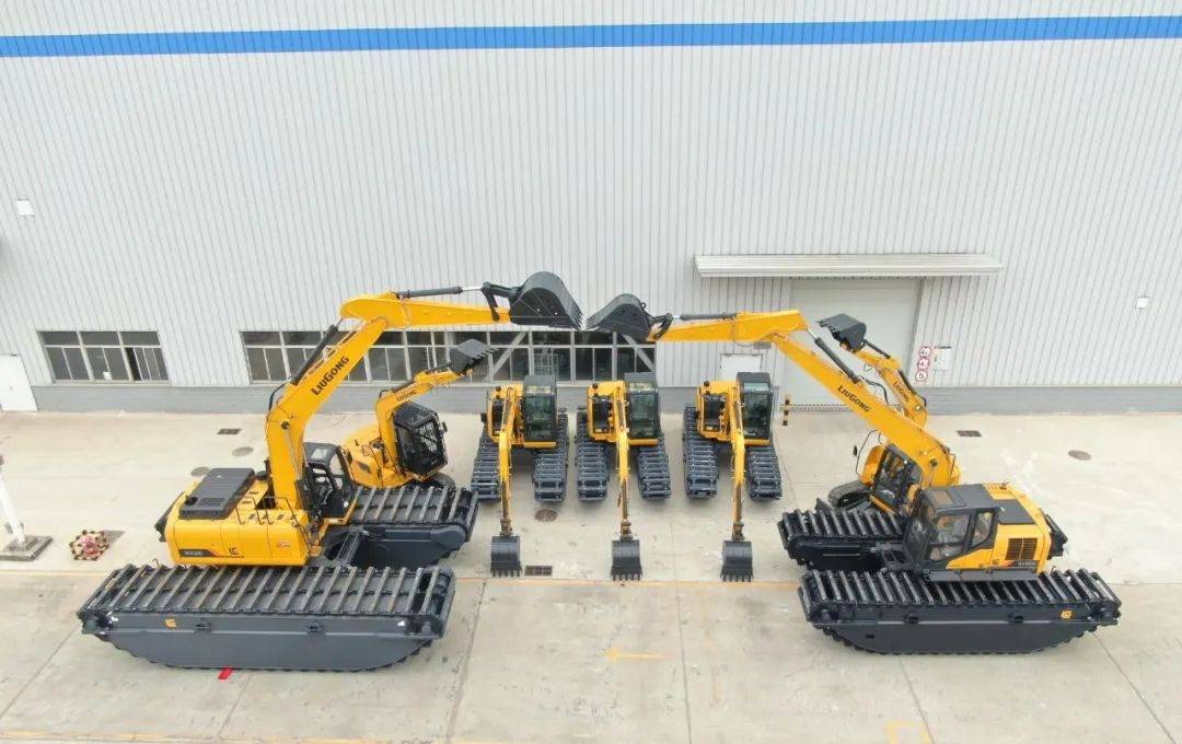 挖掘机_湿地_作业