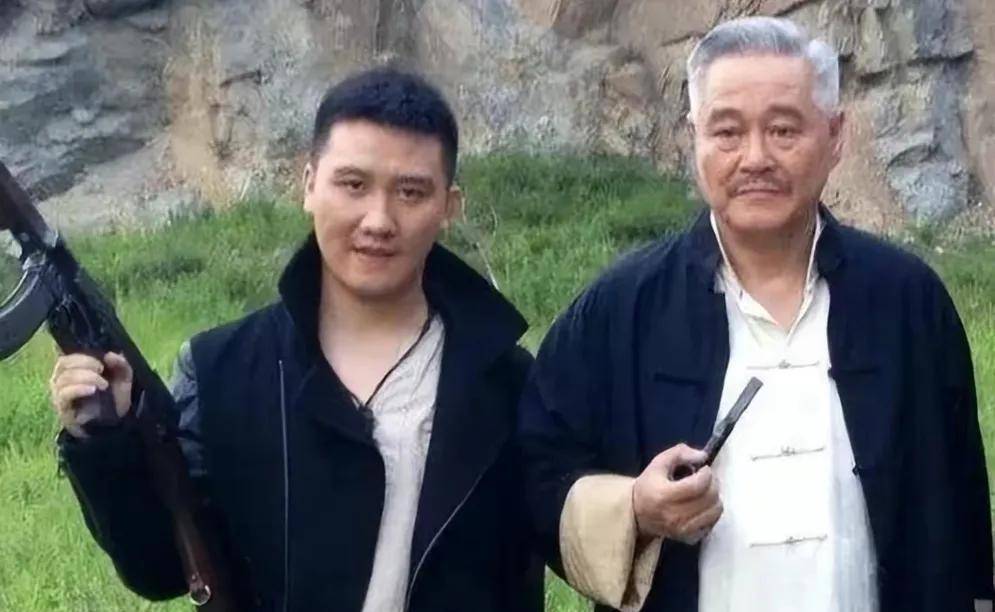 杨树林非常的激动,他便拜赵本山为师,成为赵本山第22个徒弟,也成为了