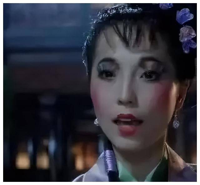 从石榴姐到"苑公主"的华丽转身】近日,资深演员苑琼丹在社交媒体上