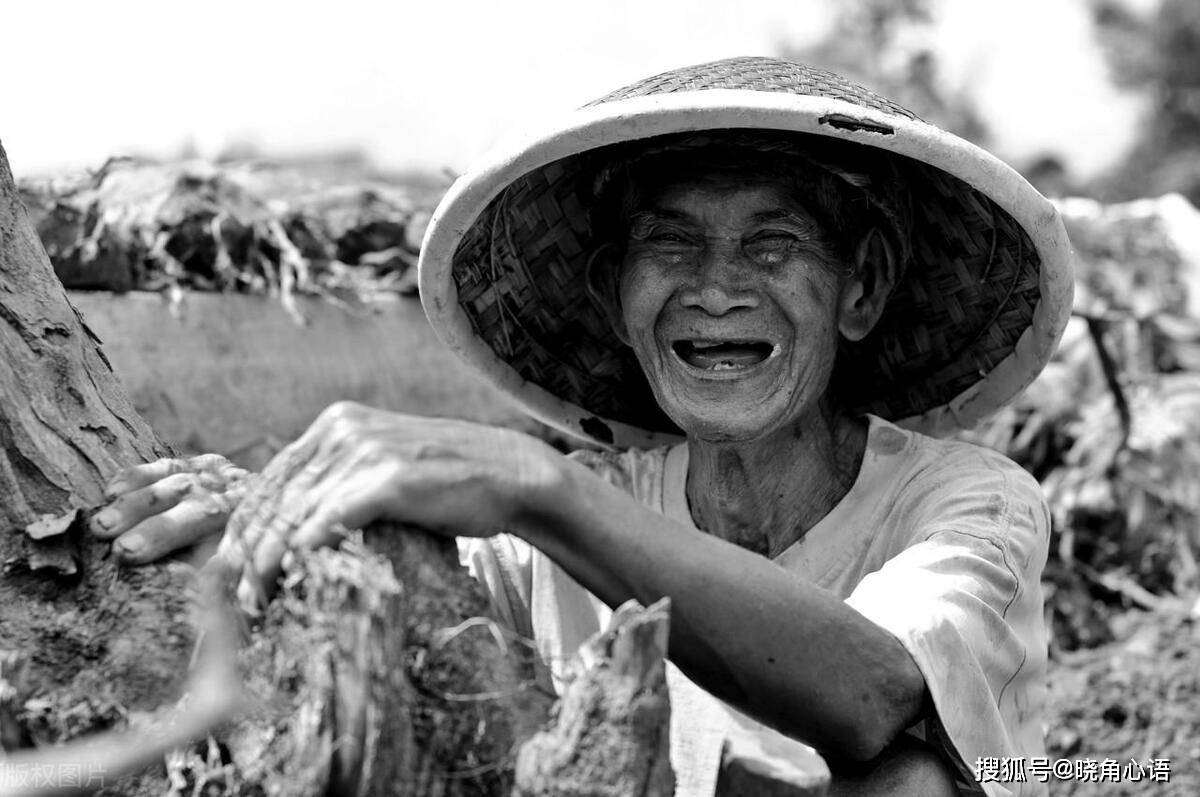 堂弟约我给三叔送年货,我不情愿的去了,回来收到微信瞬间泪奔了_爷爷