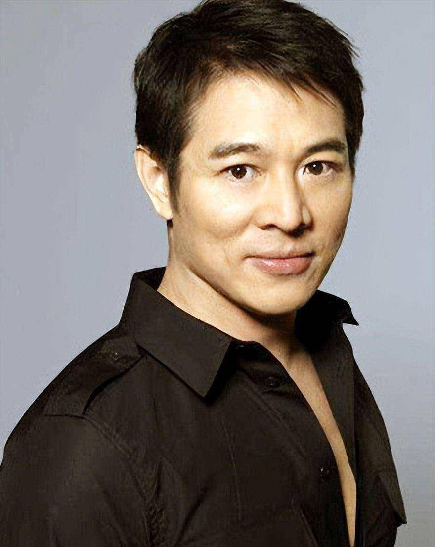 同是李连杰的骨肉,黄秋燕和利智的女儿,却活成了完全