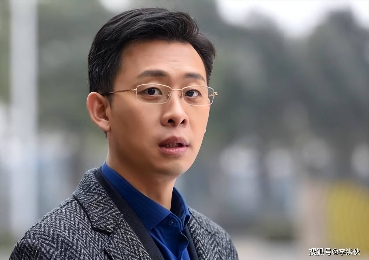 回顾张译的2023年,在褒贬不一中倔强前行_狂飙_电影_安欣