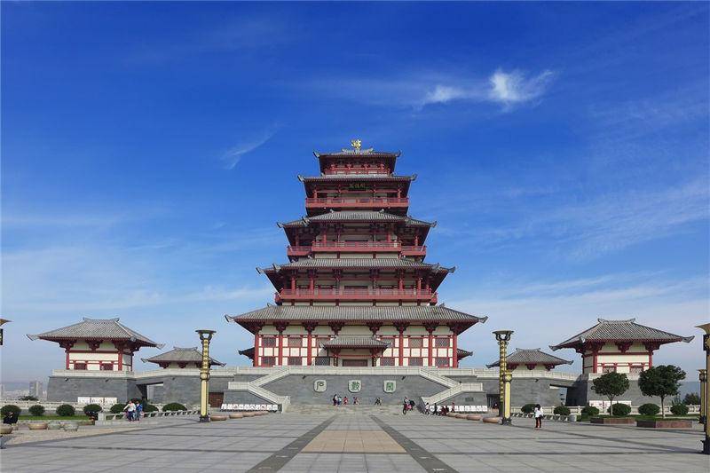 陈仓石鼓阁:作为城市标志性建筑的陈仓石鼓阁,以其别致的造型和宏伟的
