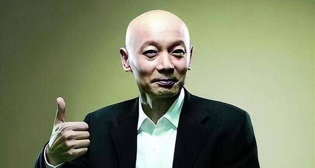 2005年,和妻子结婚36年后,曾承诺丁克的葛优带了个"儿子"回家_何聪