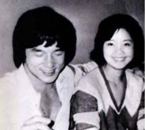 邓丽君:爱过5个男人,42岁与27岁国外男友订婚,风光背后有泪水_林振发