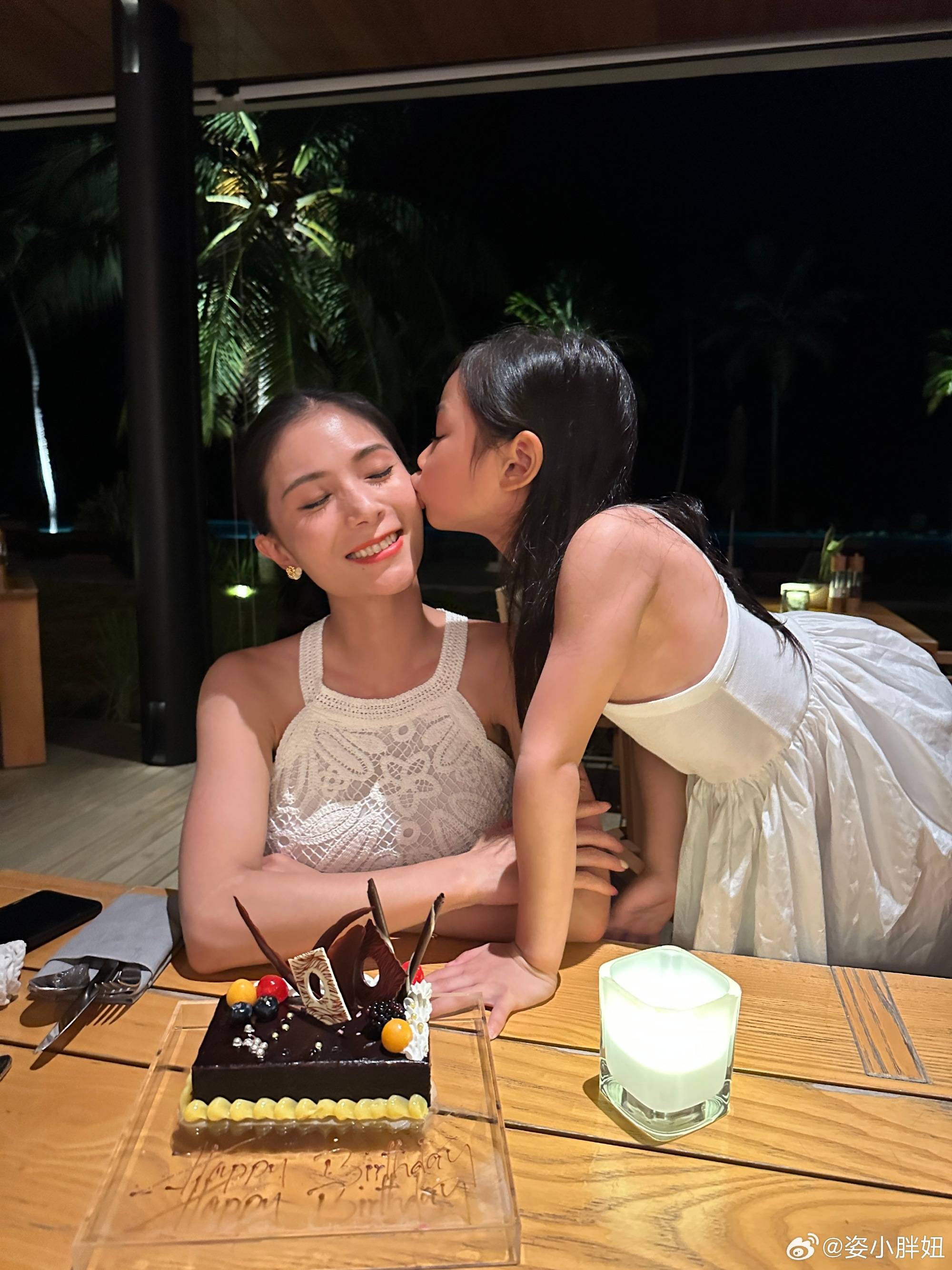 何姿是中国跳水队在女子三米板项目继郭晶晶,吴敏霞之后的又一位集