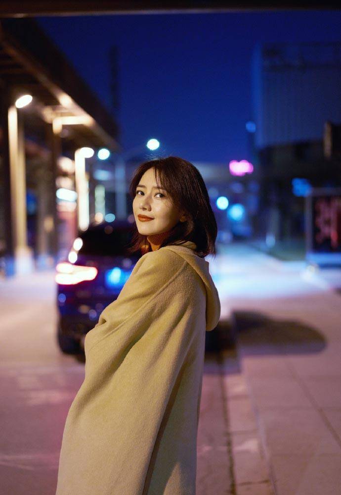 大衣穿搭还得和高圆圆学,造型风格时髦多变,显气质又好看_衣服_女生