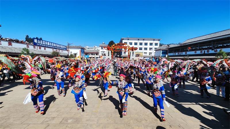 2月8日19:30—21:00活动地点:峨山县嶍峨古镇活动内容:村晚演出活动