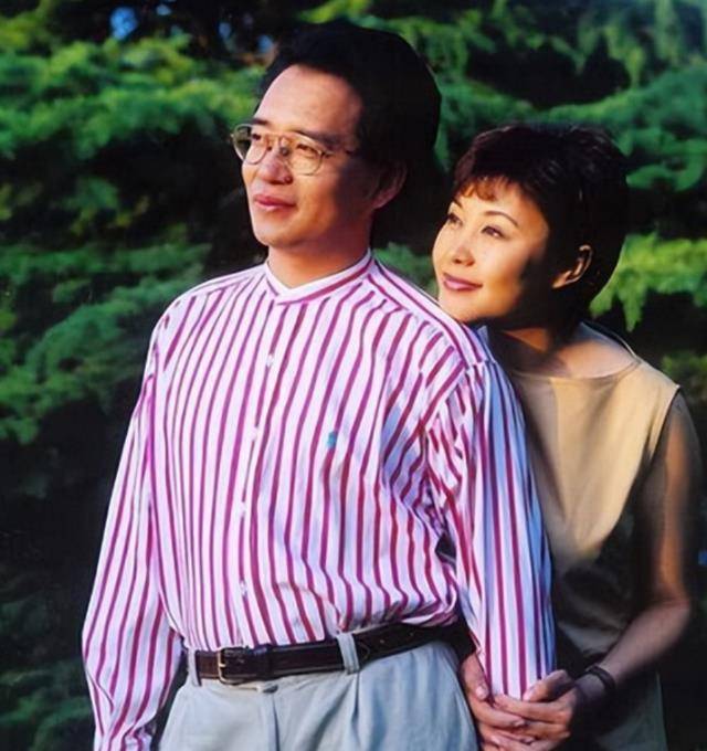 蔡猛的妻子许晓梅在婚礼结束后泪流满面.