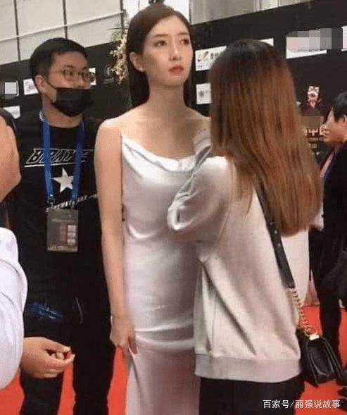 有种"胖"叫江疏影穿吊带裙,镜头拉近看到肚子,再也不羡慕你瘦_气质