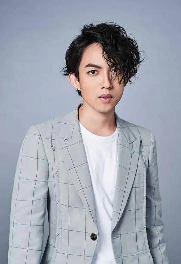 "一战封神"邓紫棋曾被周杰伦退货,初登歌手无人识,靠泡沫爆火_林宥嘉