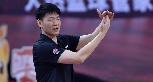 这个决定震惊了球迷,然而,新疆男篮主教练邱彪却毫不动摇.