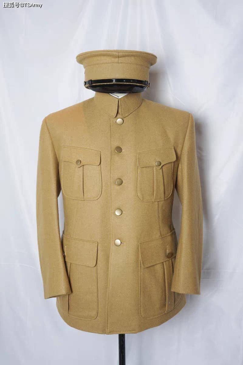 上图是汪伪陆军军官款制服,从图片中就能看得出,用料和做工明显比士兵