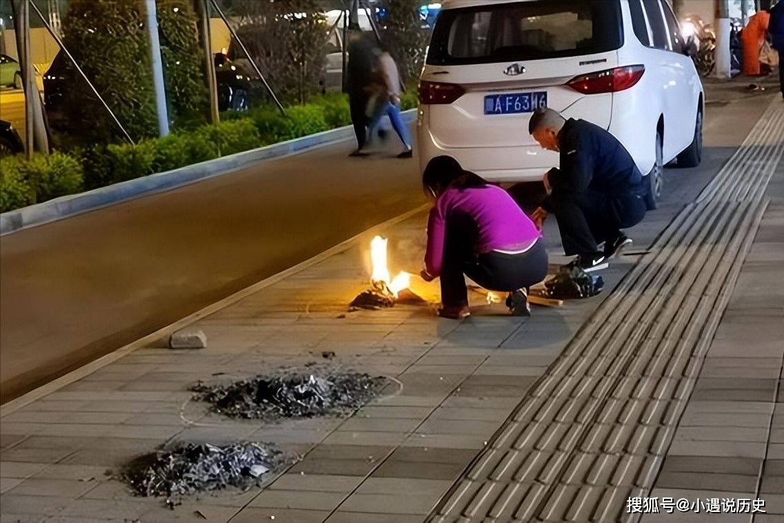 在中国,还在日本,韩国,越南等东亚国家形成了各自独特的烧纸钱文化