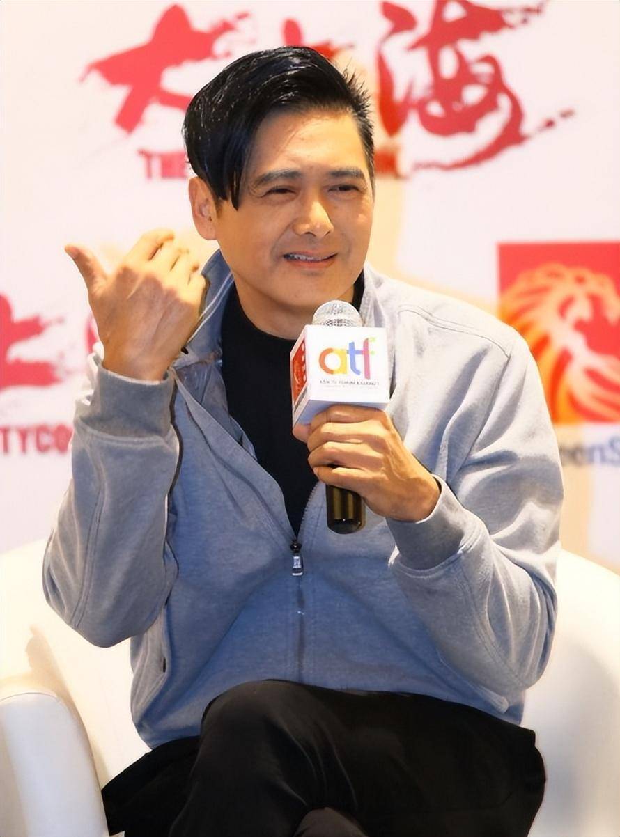 周润发与余安安,失恋期抱团取暖,甜蜜闪婚,却又闪离,令人费解_婚姻