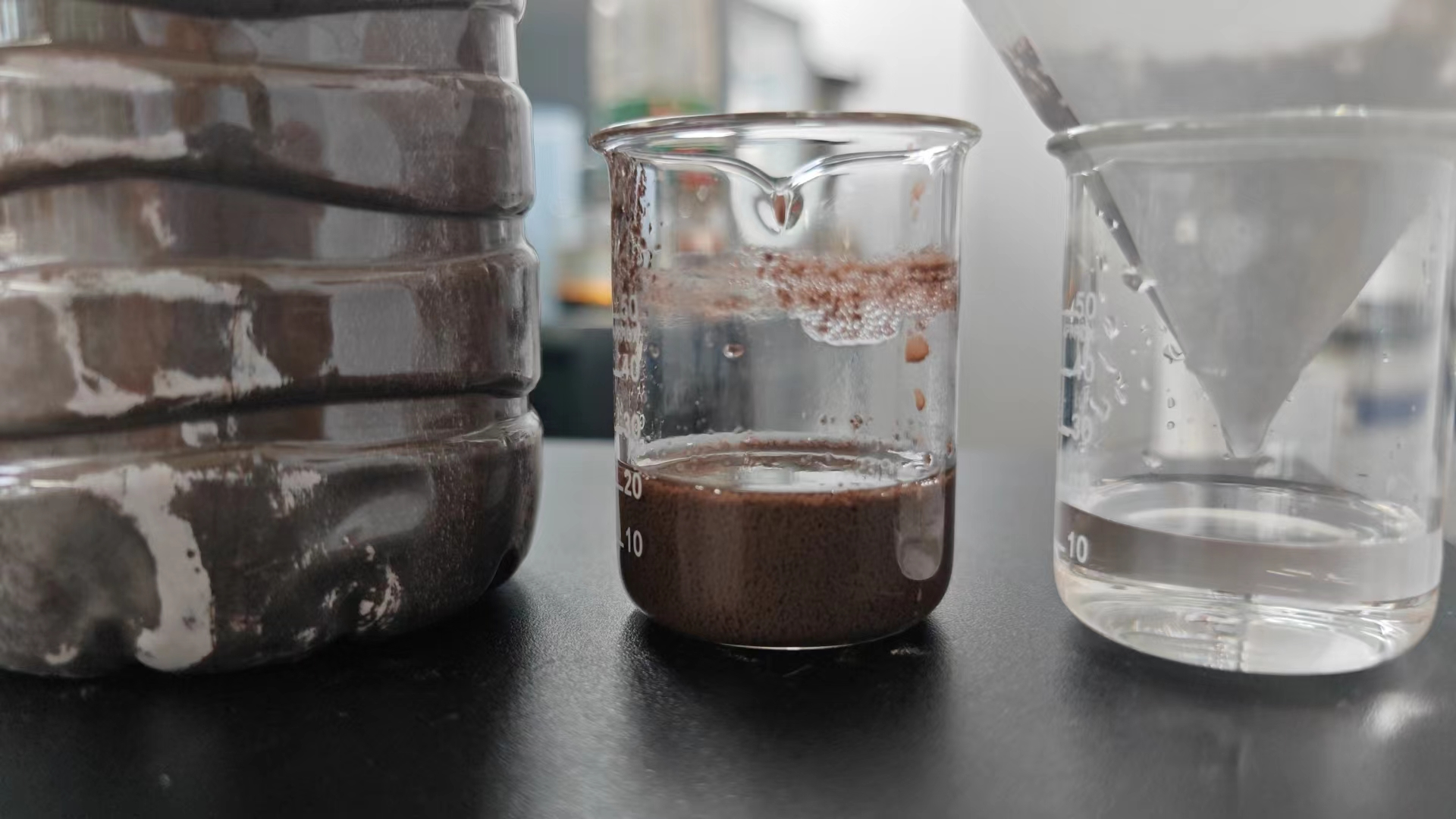 待水中出现矾花后加入聚丙烯酰胺阳离子