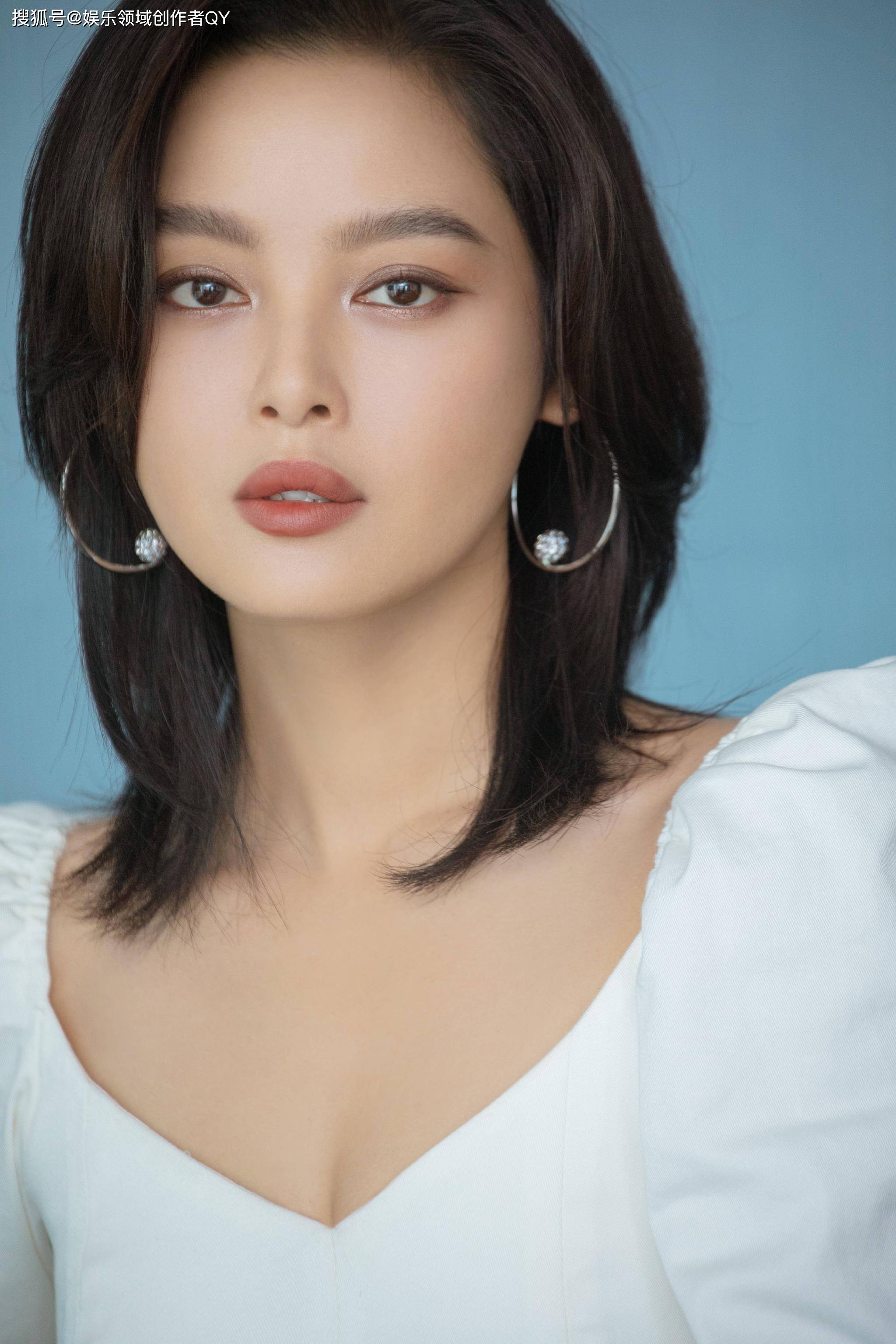 当37岁辛芷蕾和50岁李冰冰摆在一起,我才明白,什么叫硬照的神_封面