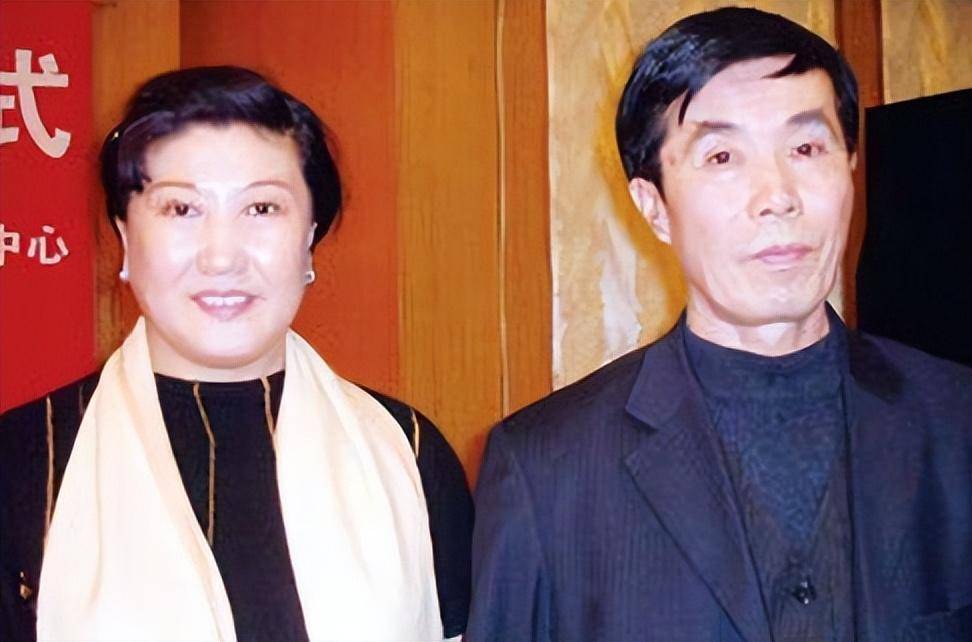 赵本山御用小品创作大师何庆魁夫妇出镜,妻子神似高秀敏_观众_经典