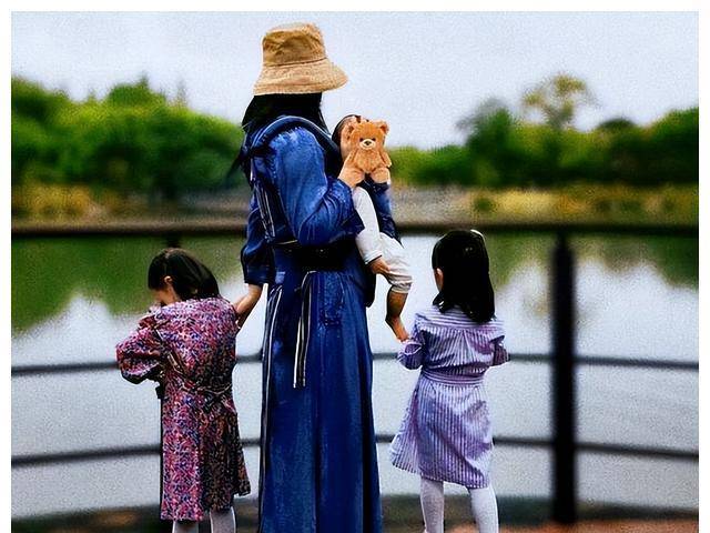 张杰双胞胎女儿跳跳俏俏满6岁,咘芽小胖手超萌现身!_小妮_事件_真相