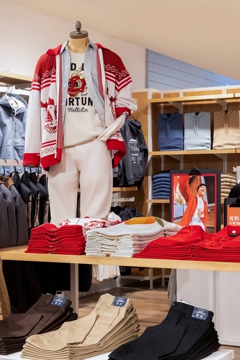 hollister house中国上海环球港店&世纪汇店双店齐开